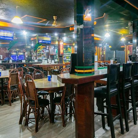 Oyo 722 Slouch Hat Inn Manila Exterior photo