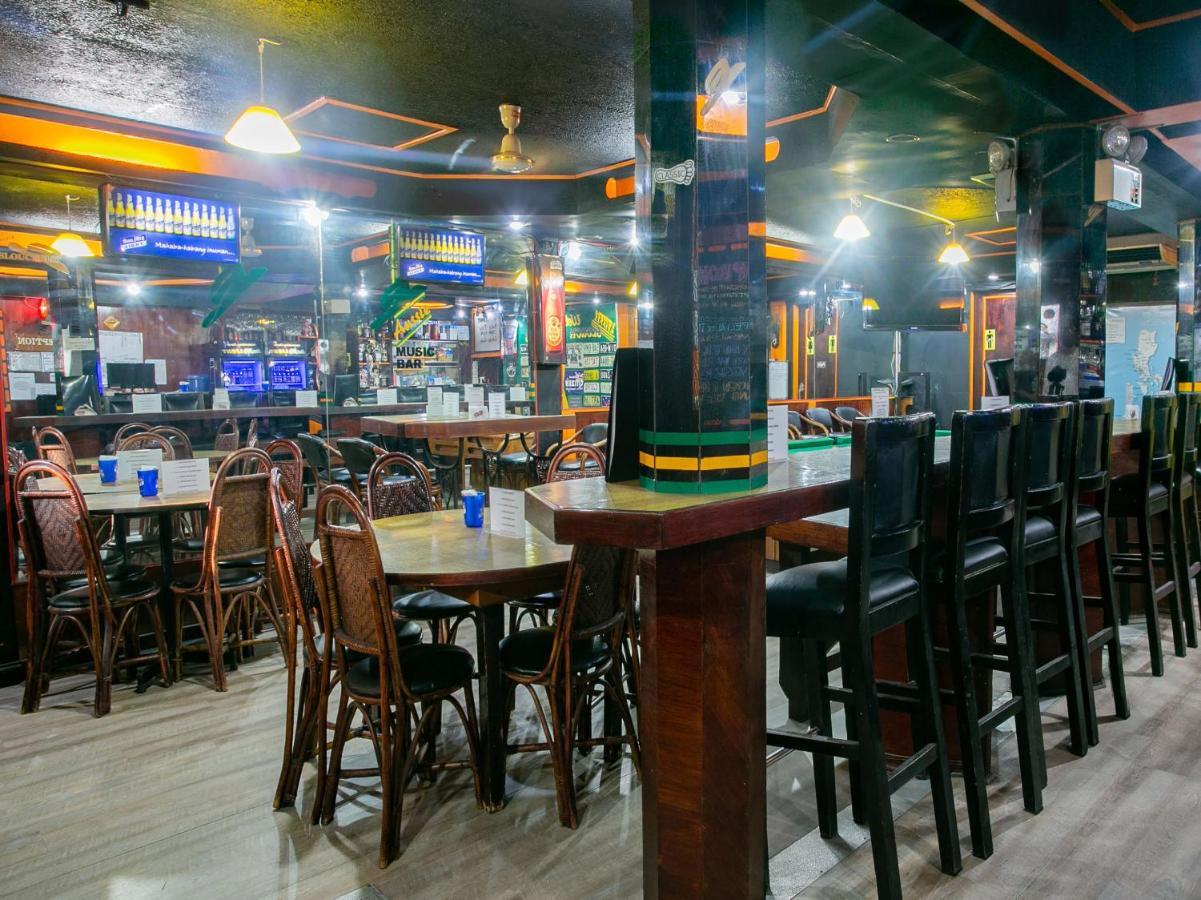Oyo 722 Slouch Hat Inn Manila Exterior photo