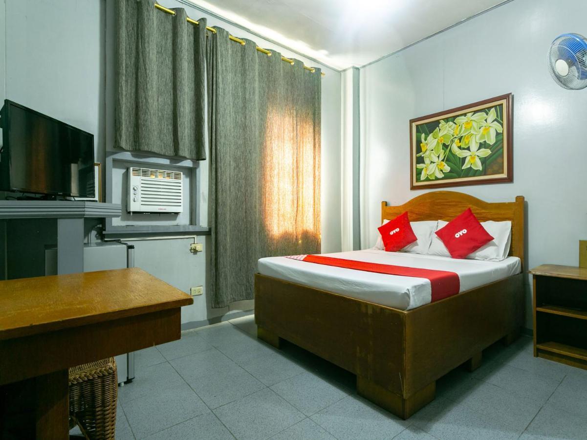 Oyo 722 Slouch Hat Inn Manila Exterior photo