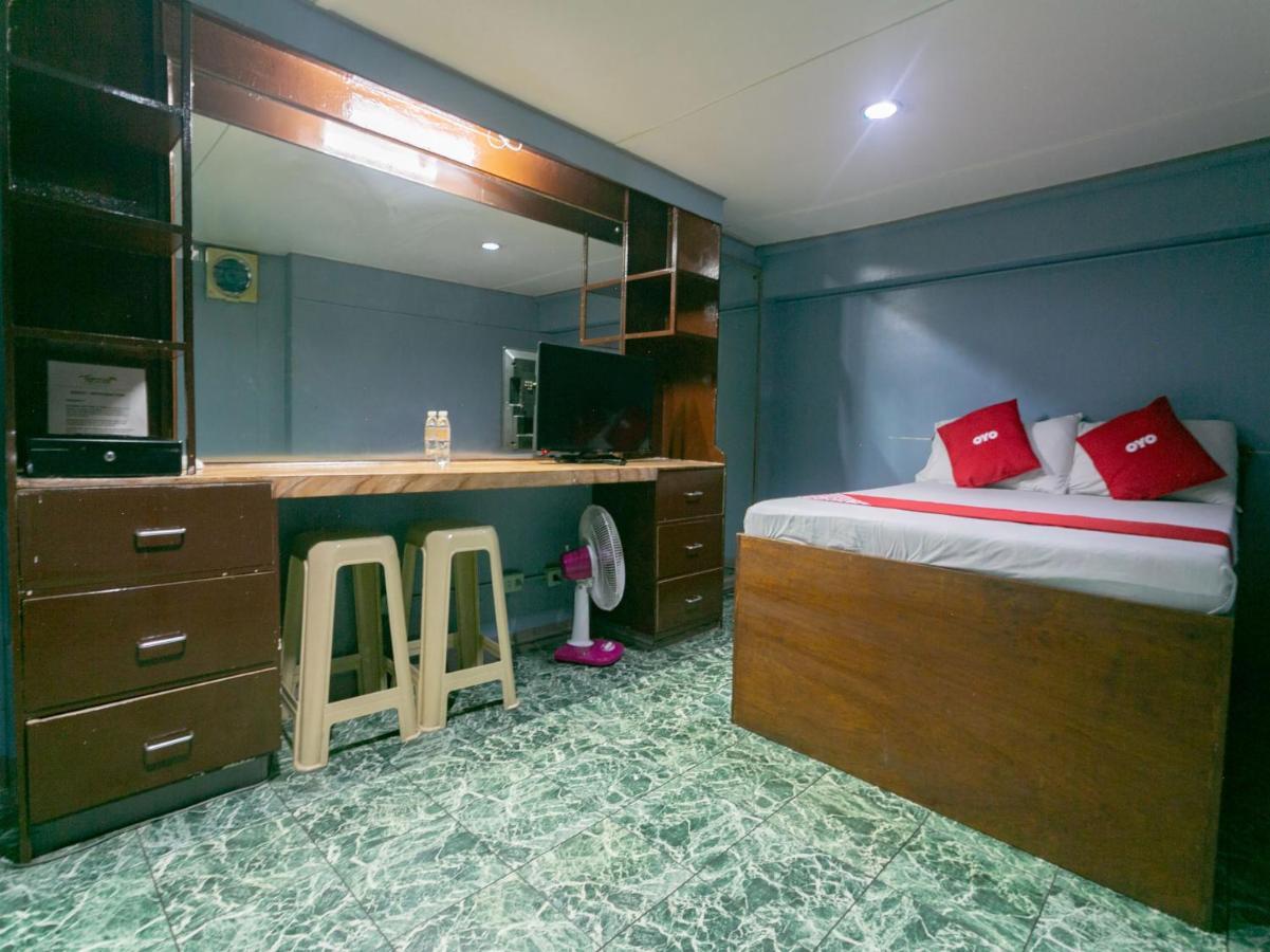 Oyo 722 Slouch Hat Inn Manila Exterior photo