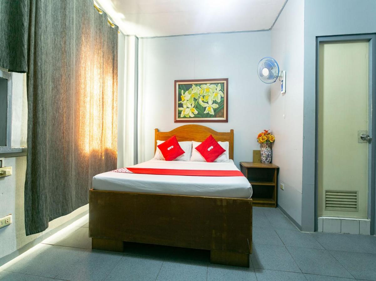 Oyo 722 Slouch Hat Inn Manila Exterior photo