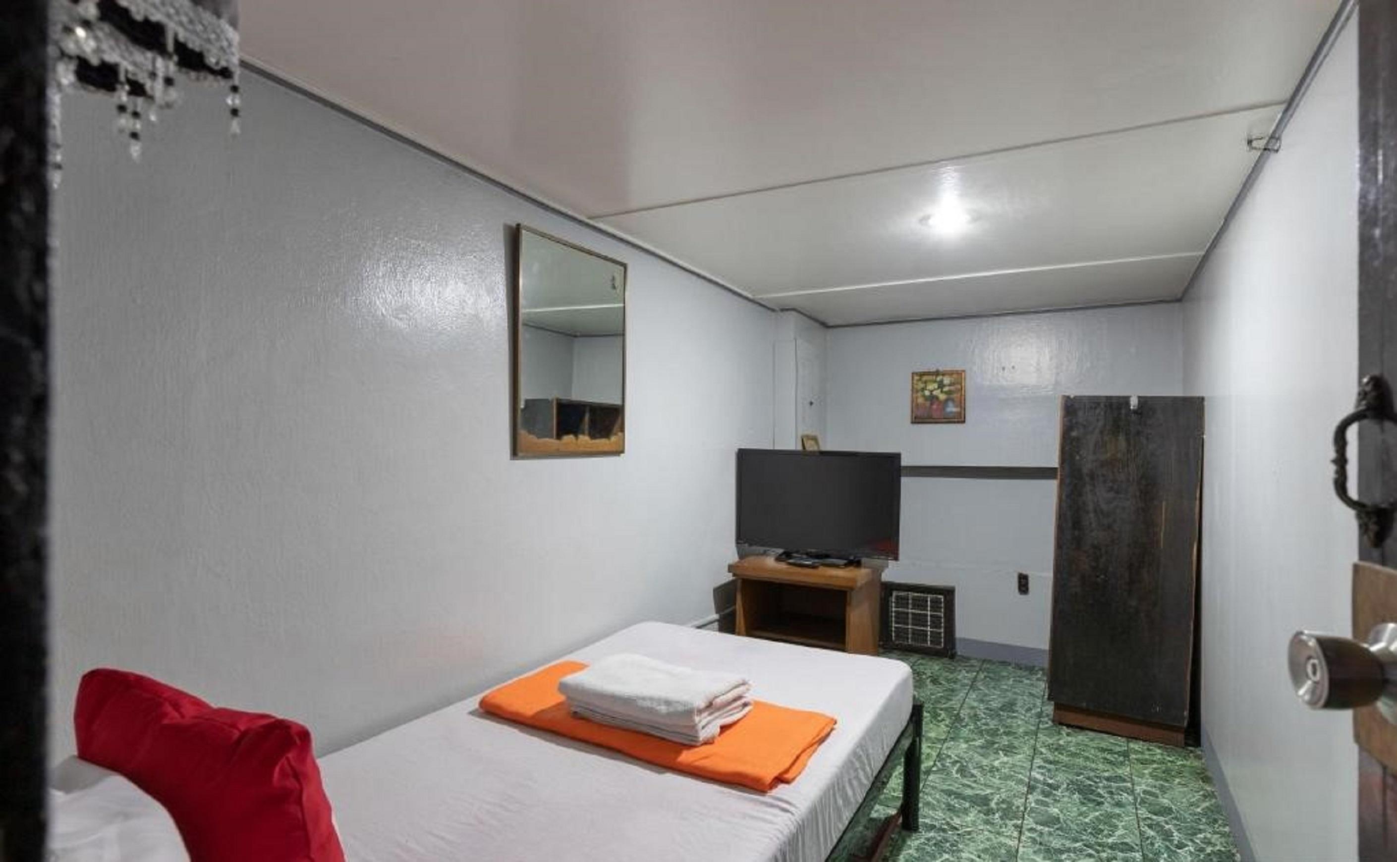 Oyo 722 Slouch Hat Inn Manila Exterior photo