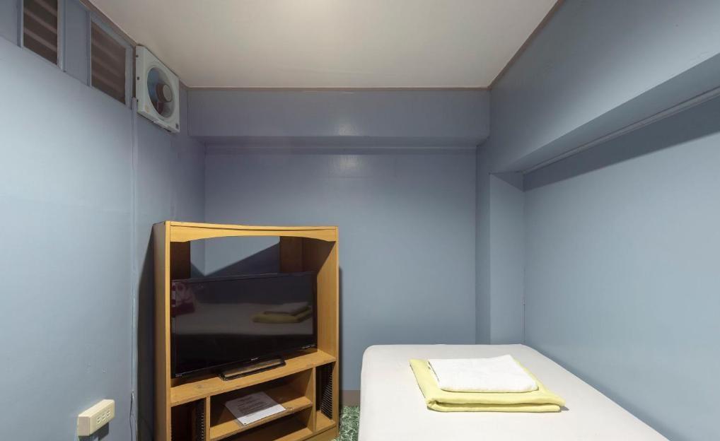 Oyo 722 Slouch Hat Inn Manila Exterior photo