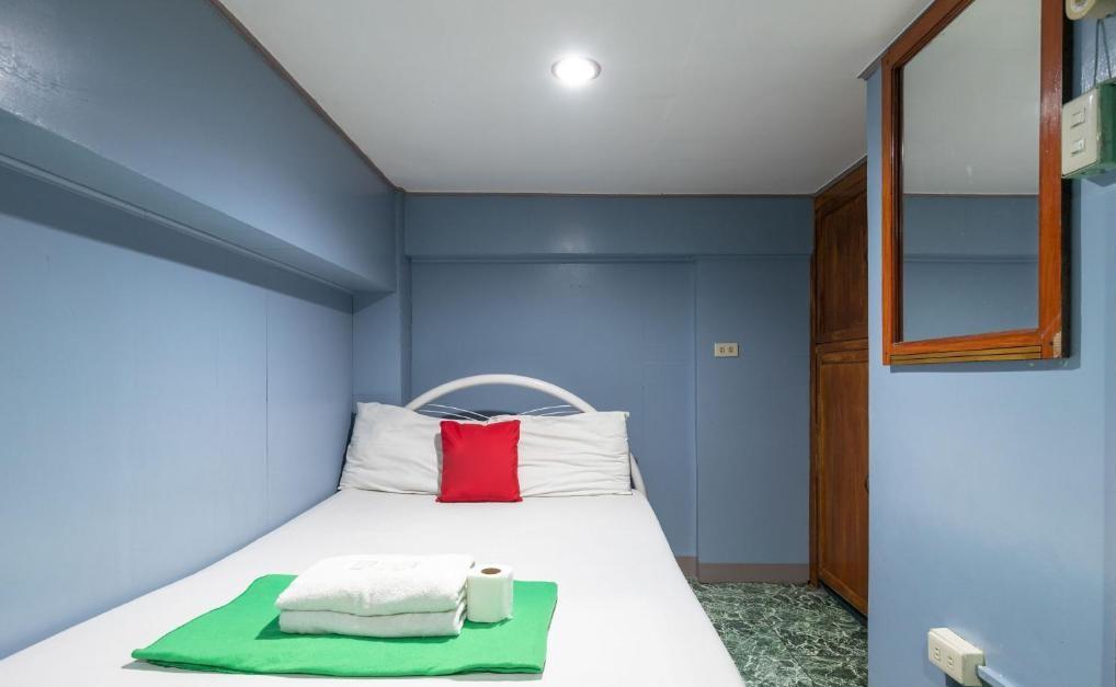 Oyo 722 Slouch Hat Inn Manila Exterior photo